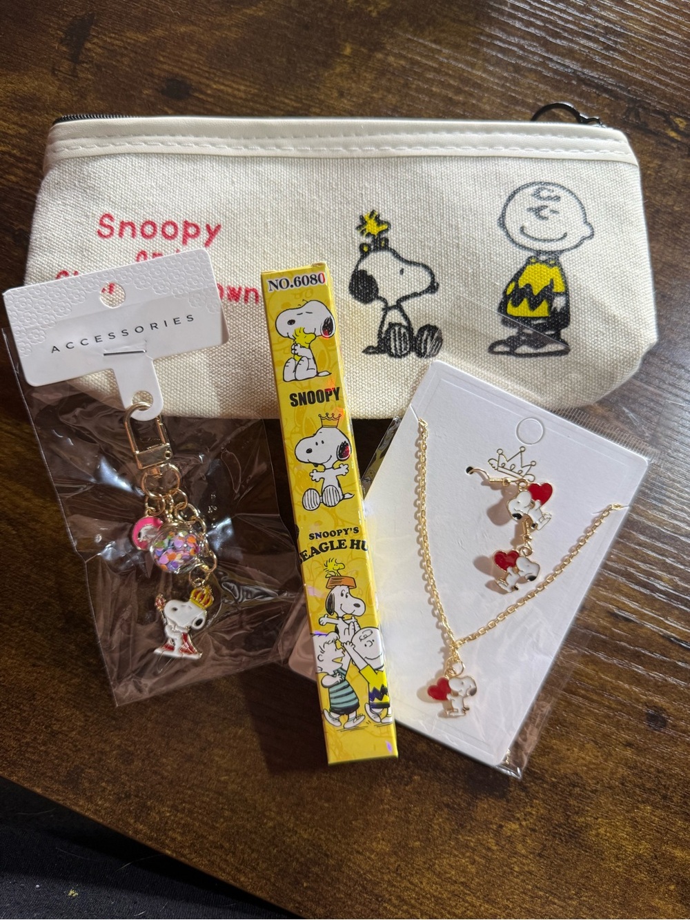 Snoopy/Charlie Brown Jewelry Set with White Canvas Pouch - Brand